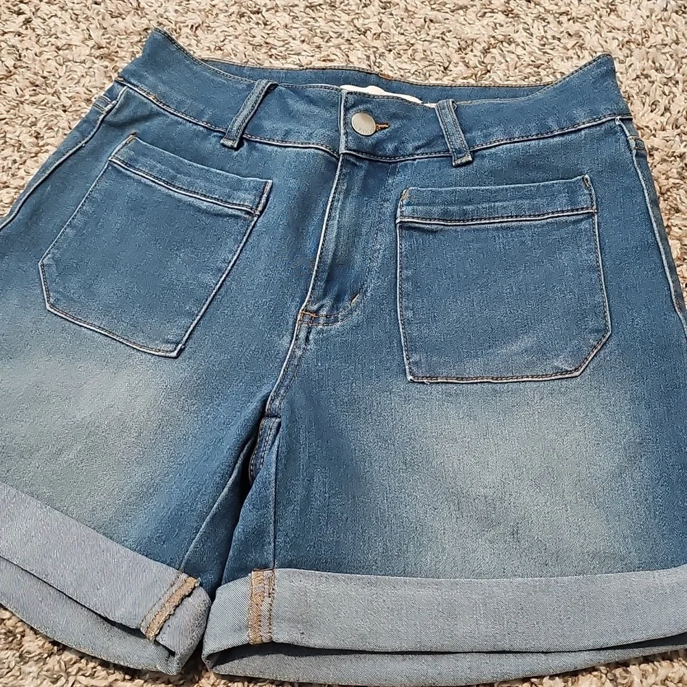 TAHARI Size  4/27 Womens Shorts - Picture 2 of 3